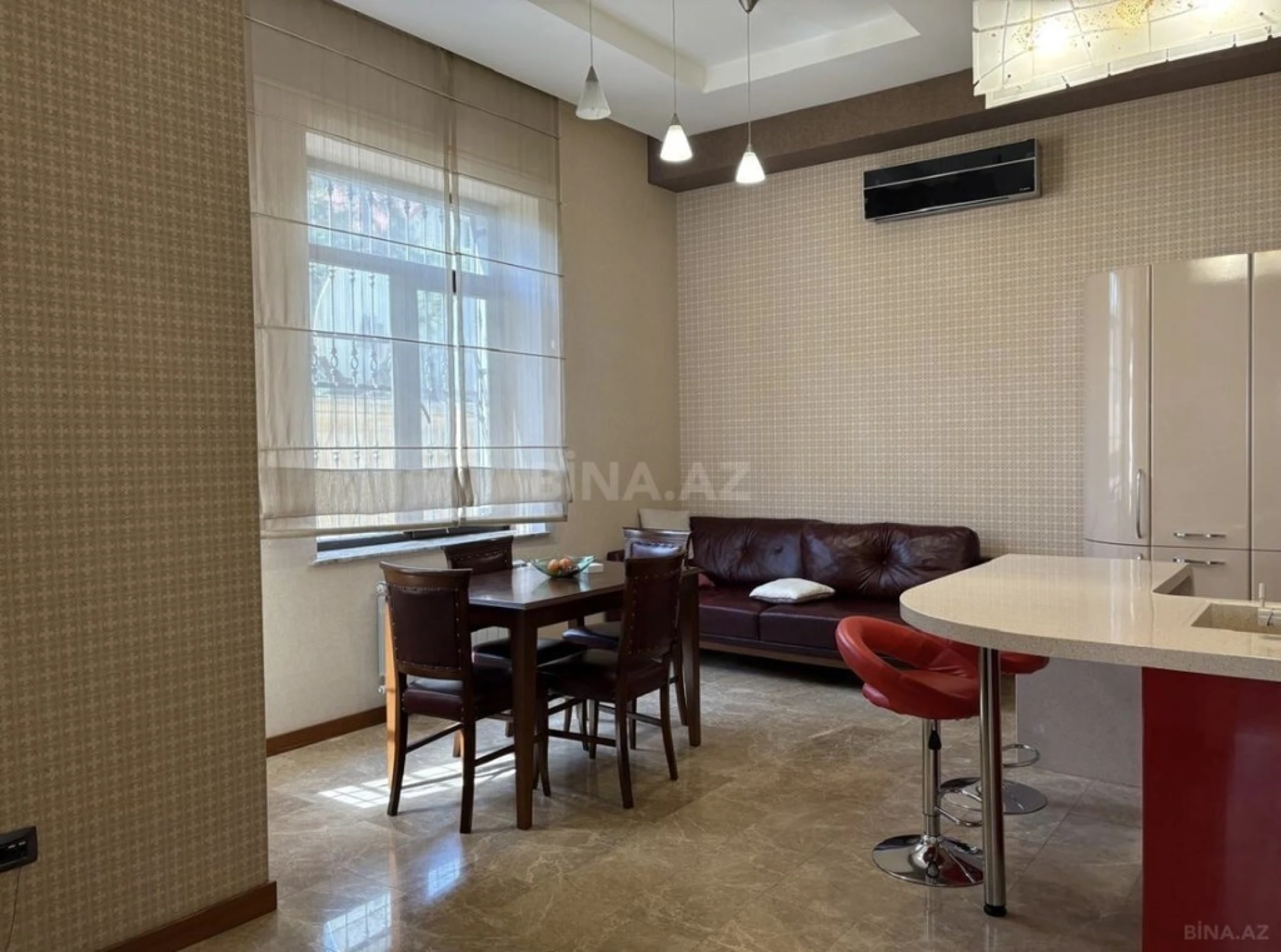 Satılır 8 otaqlı həyət evi 600 m²