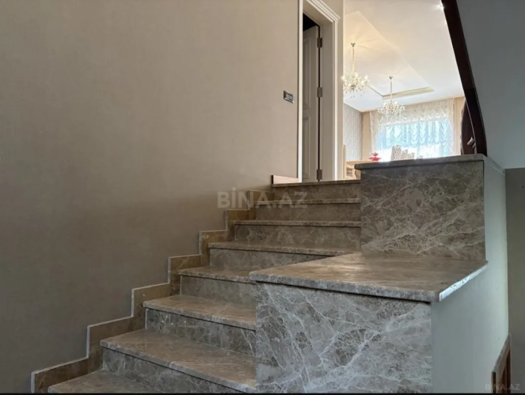 Satılır 8 otaqlı həyət evi 600 m²