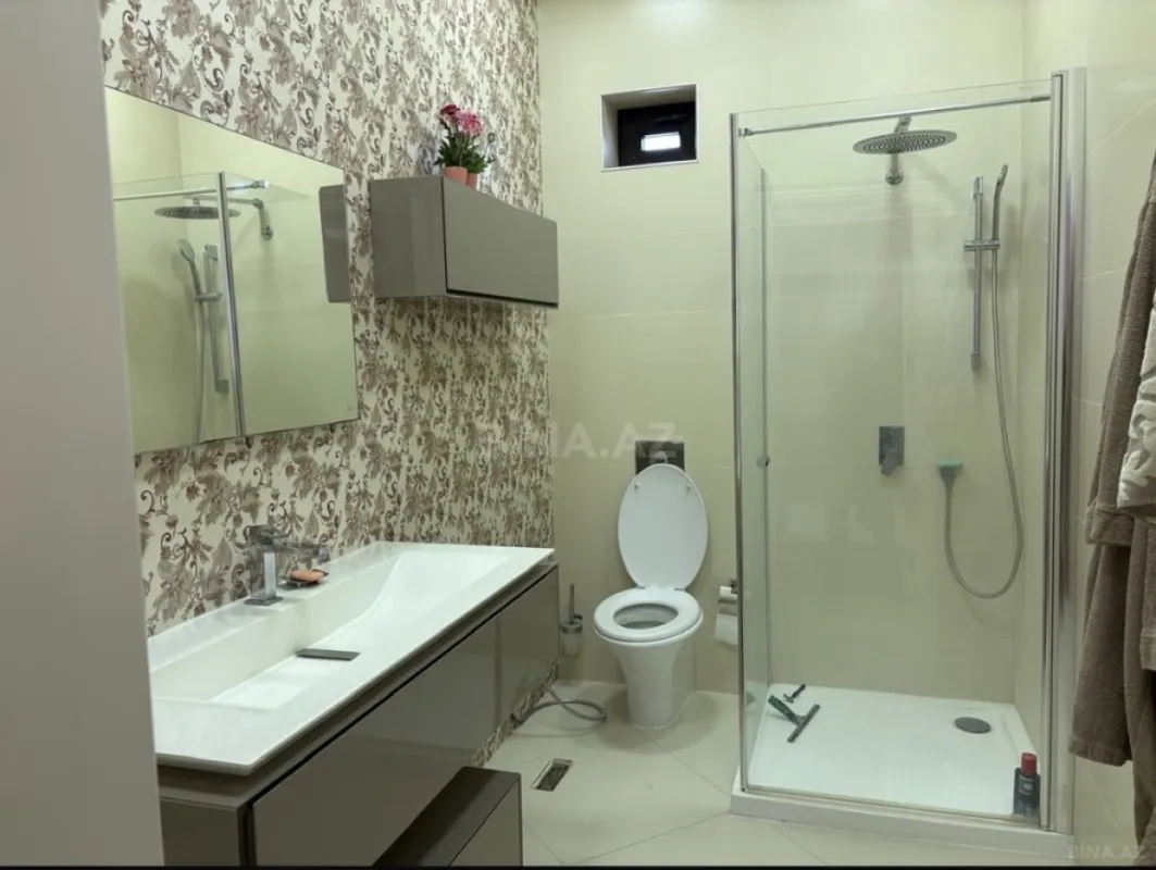 Satılır 8 otaqlı həyət evi 600 m²