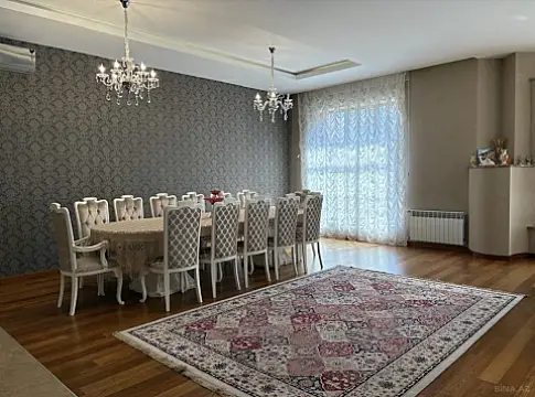 Satılır 8 otaqlı həyət evi 600 m²