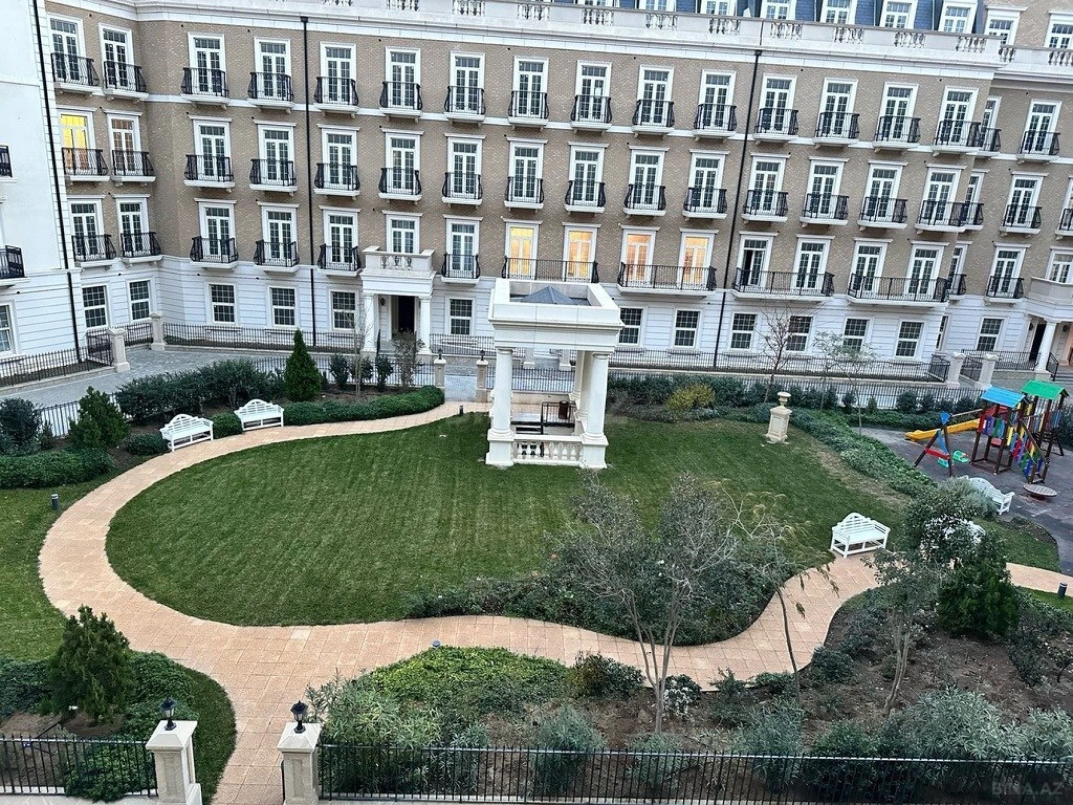 Kirayə verilir 2 otaqlı mənzil 70 m²