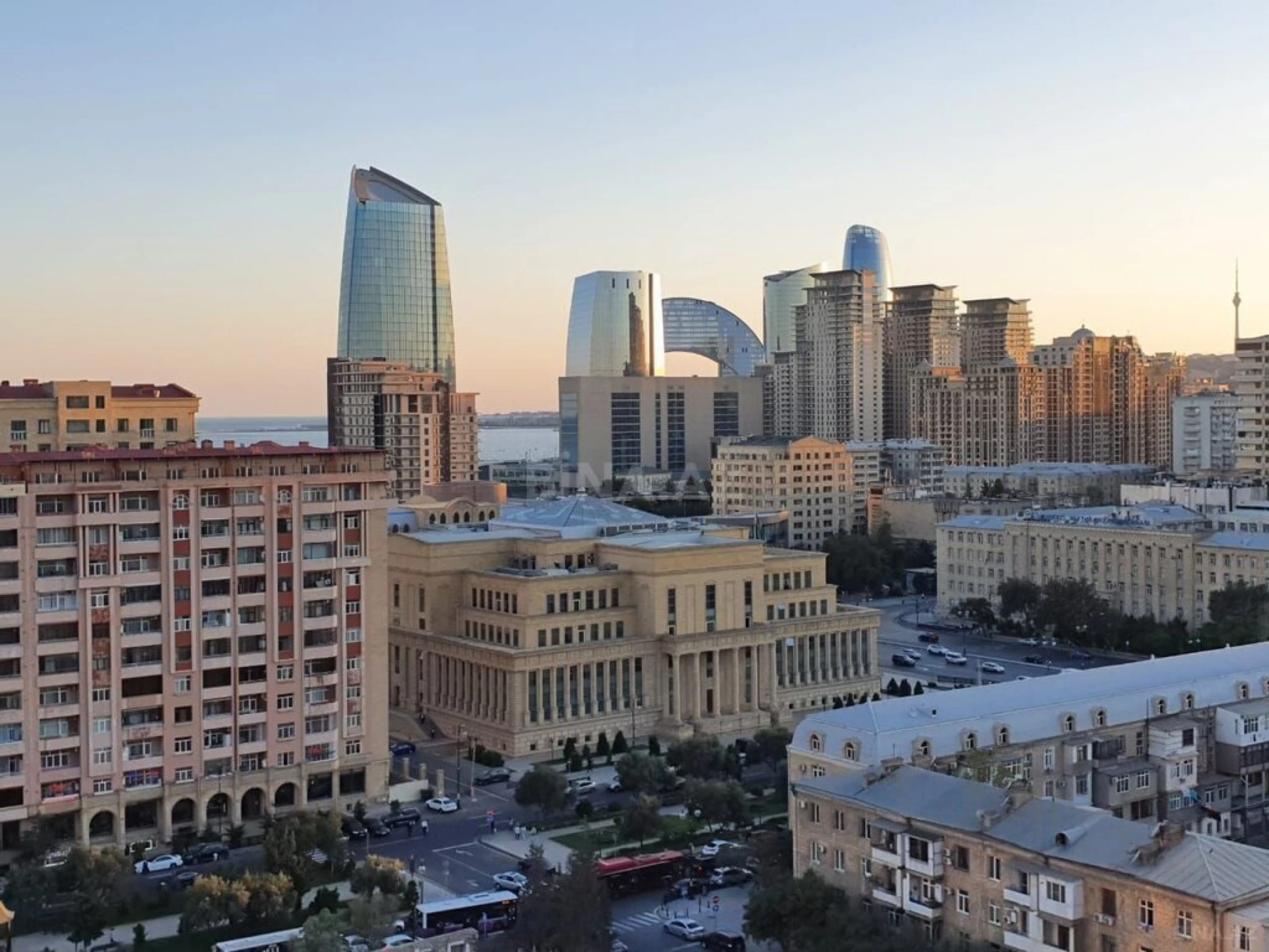 Kirayə verilir 2 otaqlı mənzil 80 m²