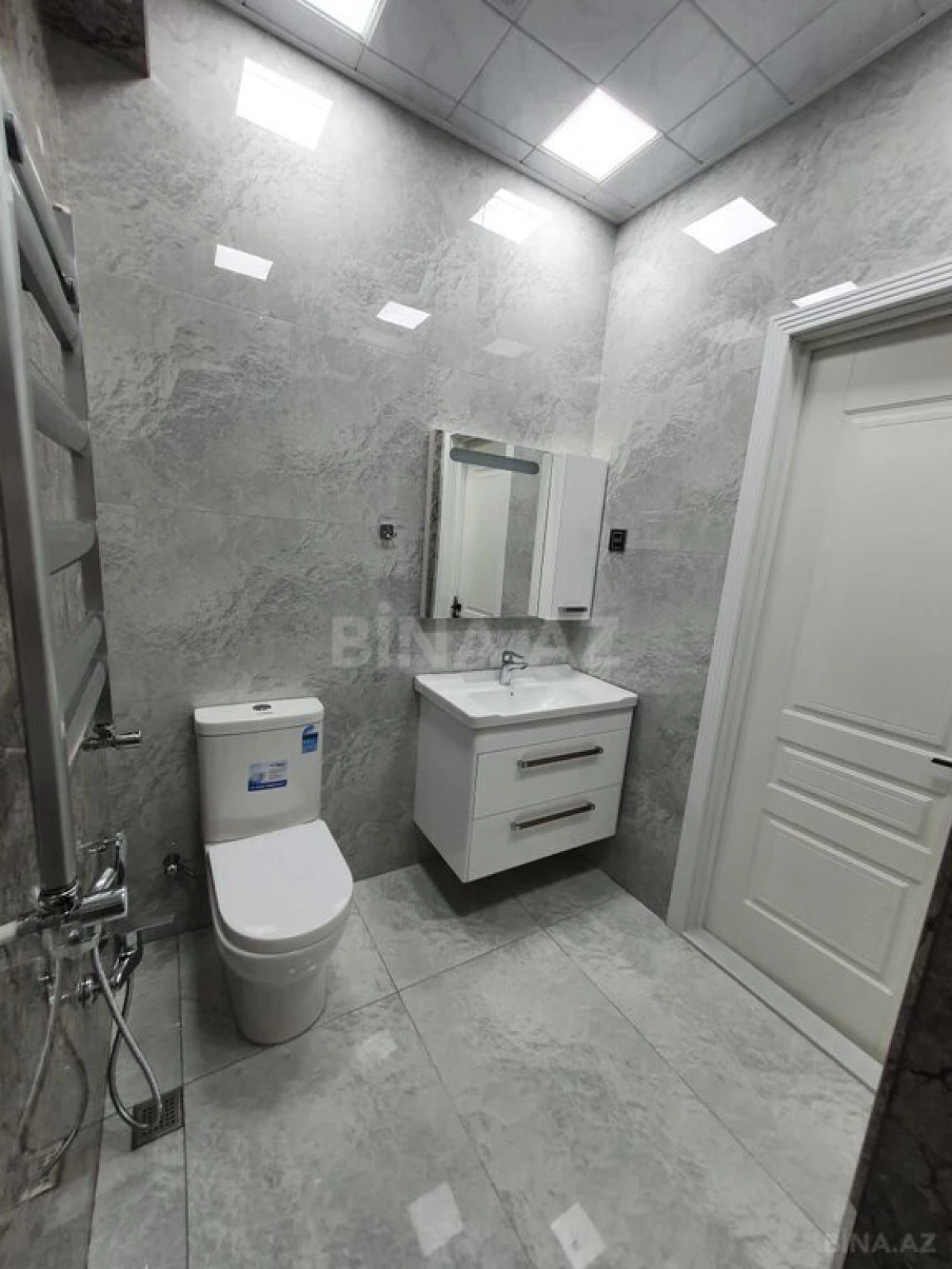 Kirayə verilir 2 otaqlı mənzil 80 m²