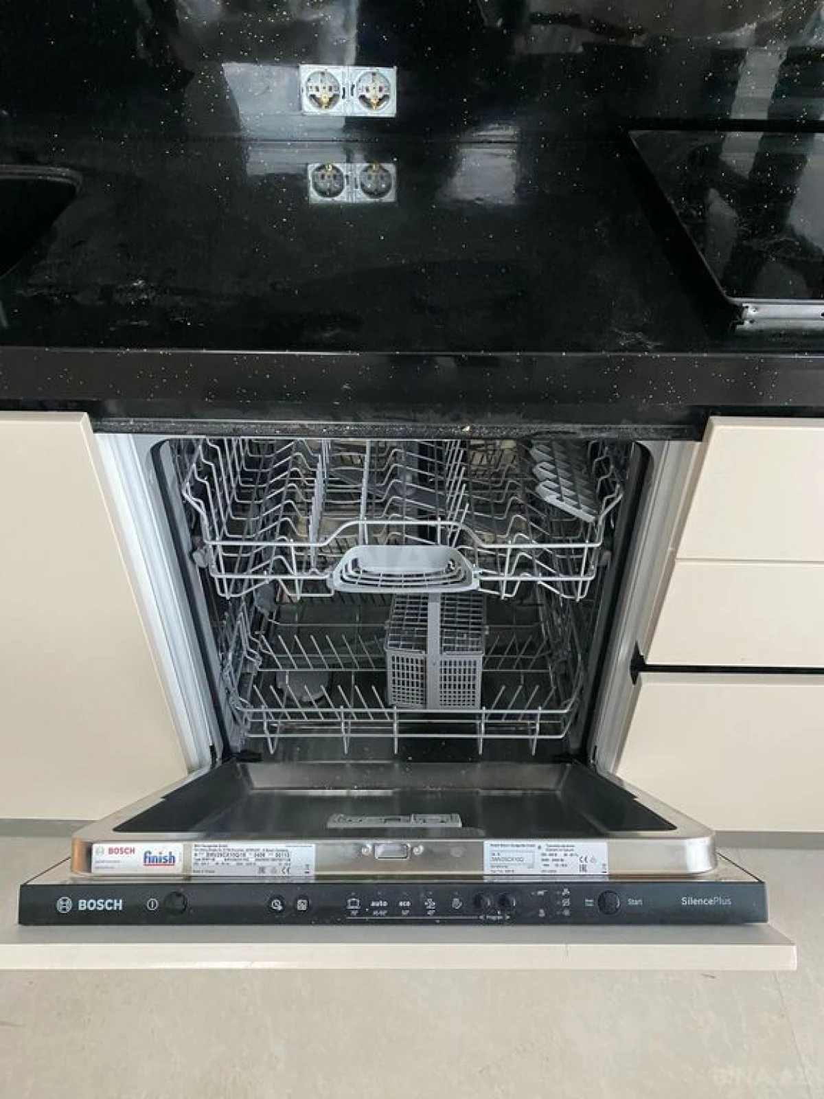 Kirayə verilir 2 otaqlı mənzil 80 m²