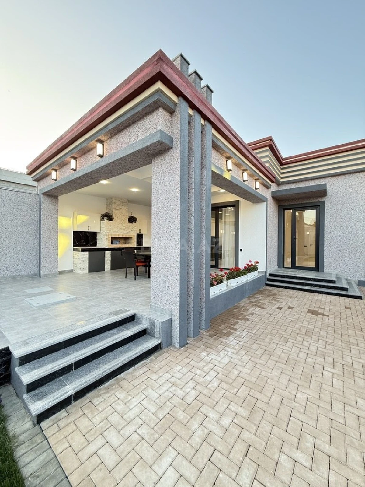 Satılır 4 otaqlı həyət evi 180 m²