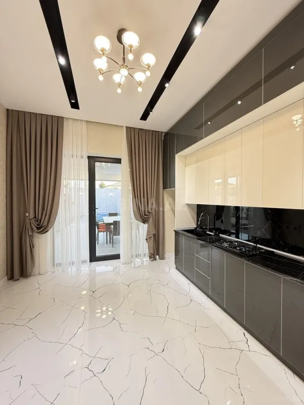 Satılır 4 otaqlı həyət evi 180 m²