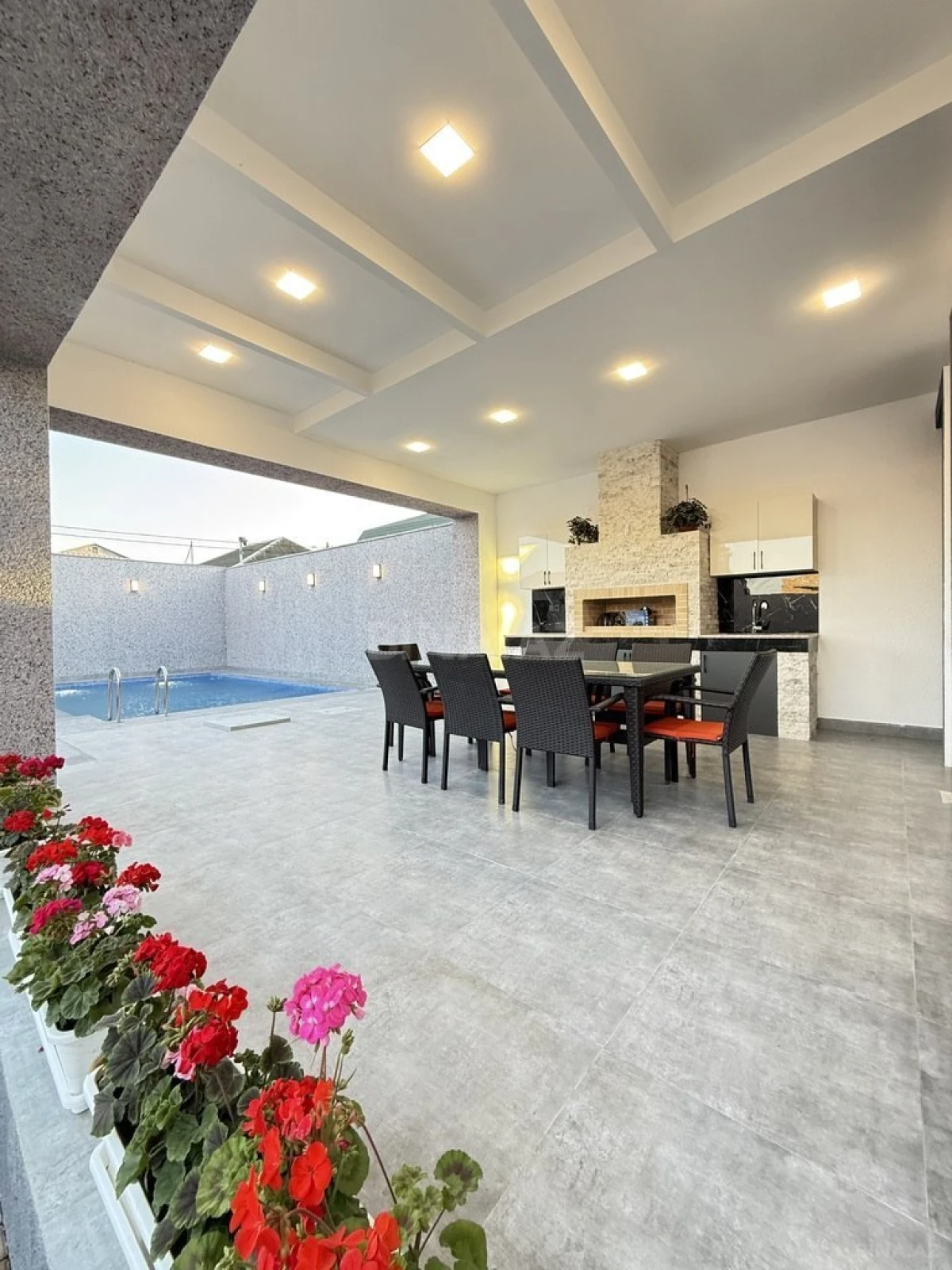 Satılır 4 otaqlı həyət evi 180 m²