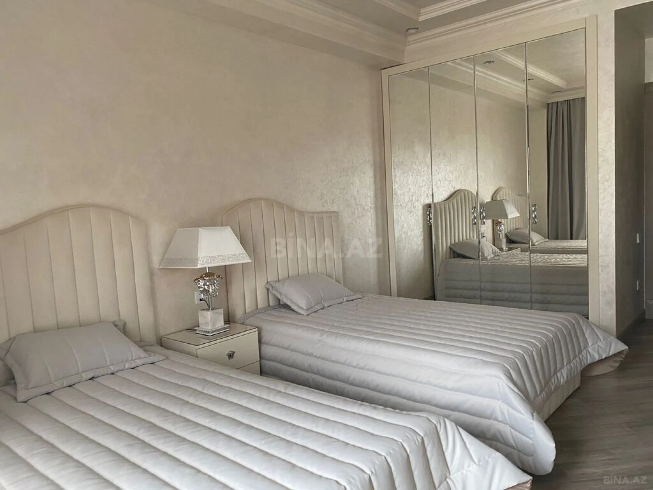 Satılır 3 otaqlı mənzil 147 m²
