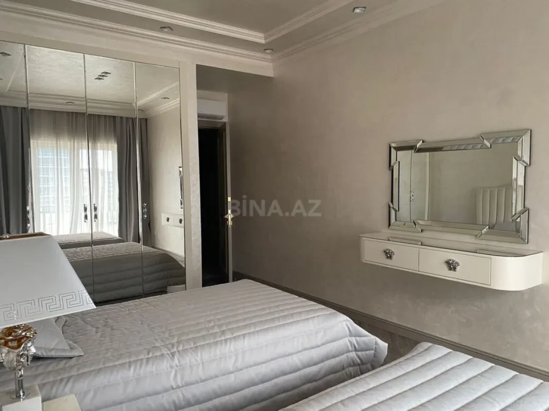 Satılır 3 otaqlı mənzil 147 m²