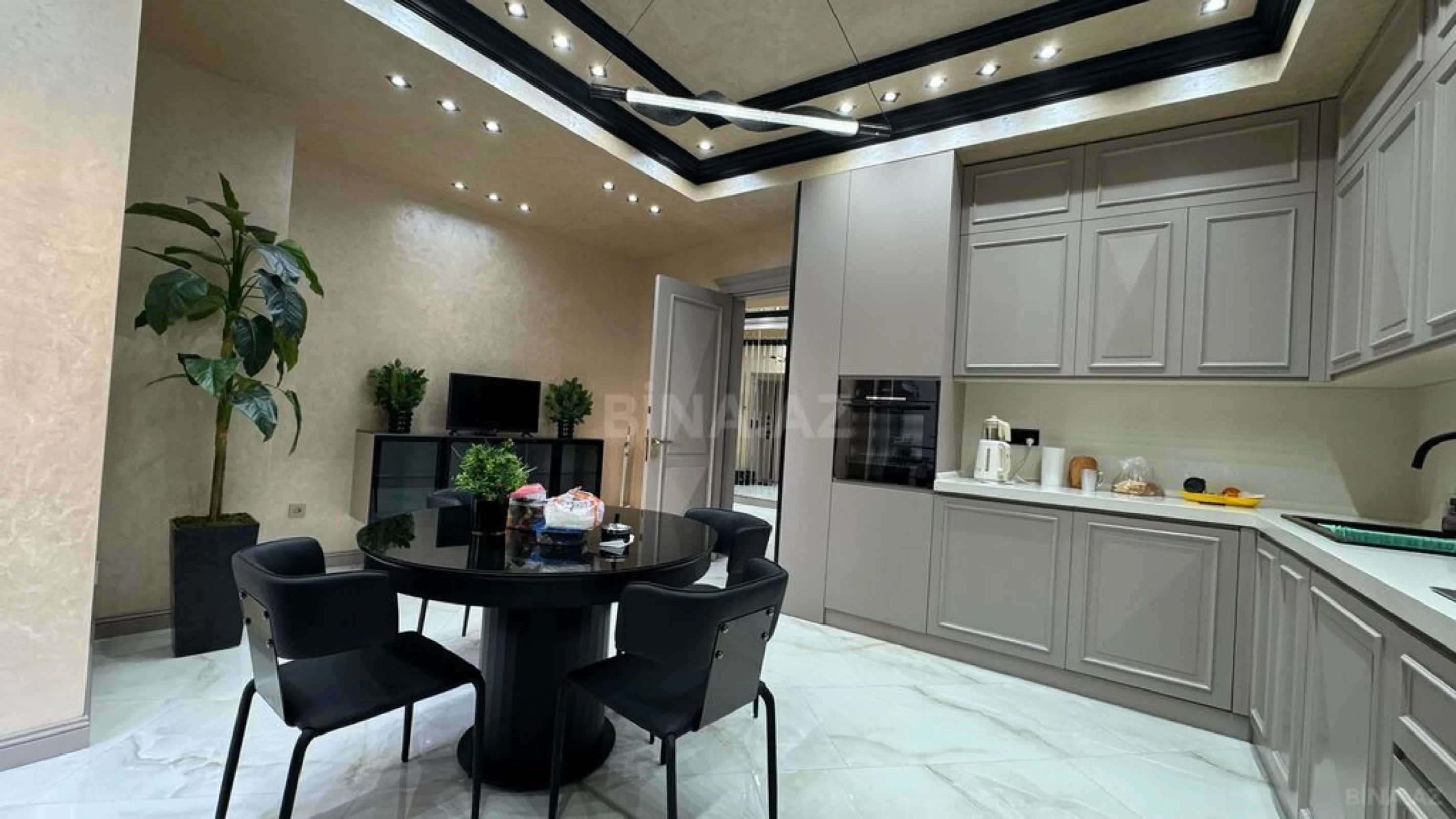 Satılır 3 otaqlı mənzil 147 m²