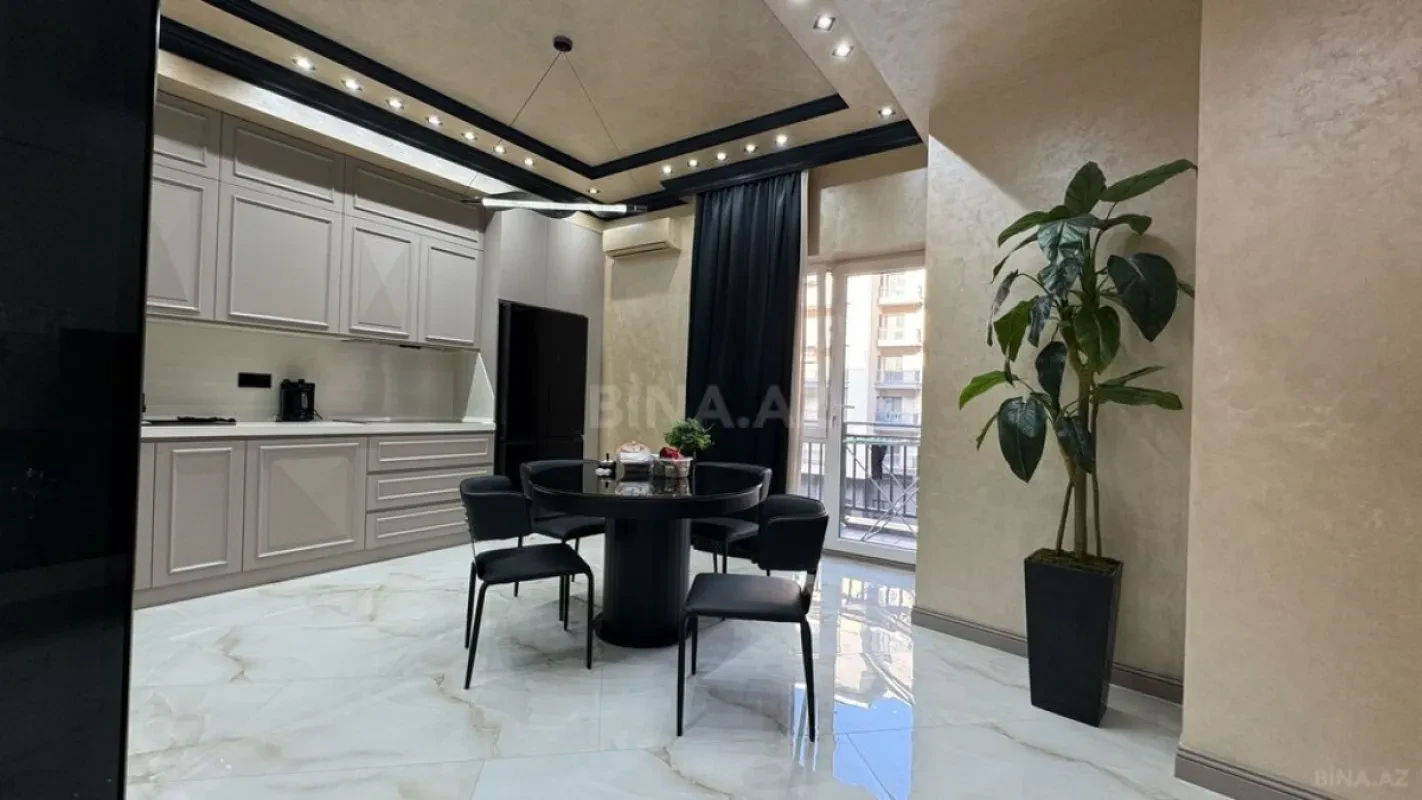Satılır 3 otaqlı mənzil 147 m²
