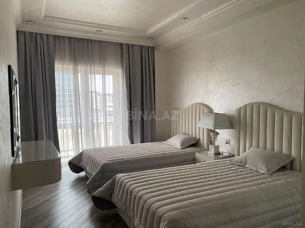 Satılır 3 otaqlı mənzil 147 m²