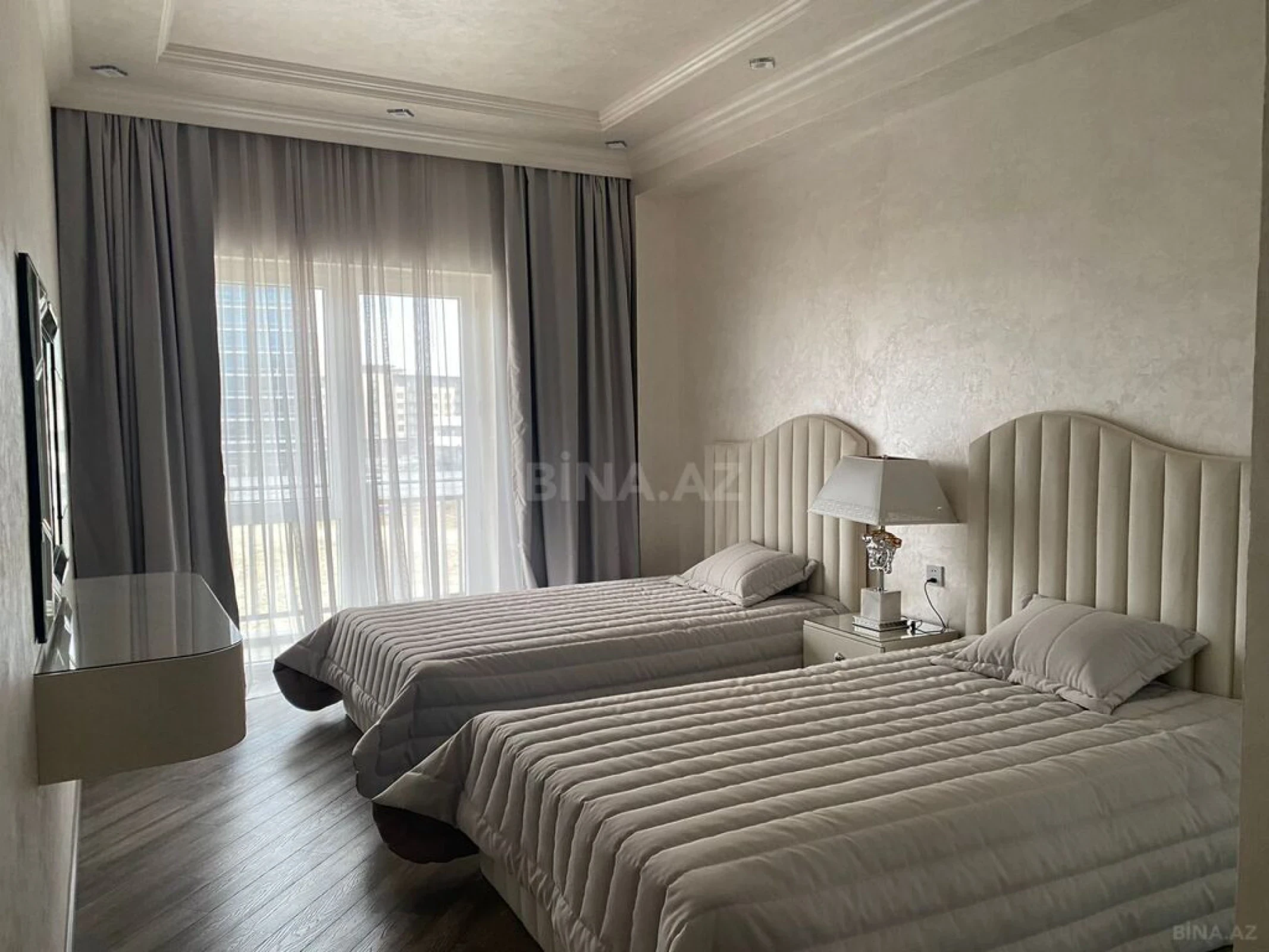 Satılır 3 otaqlı mənzil 147 m²