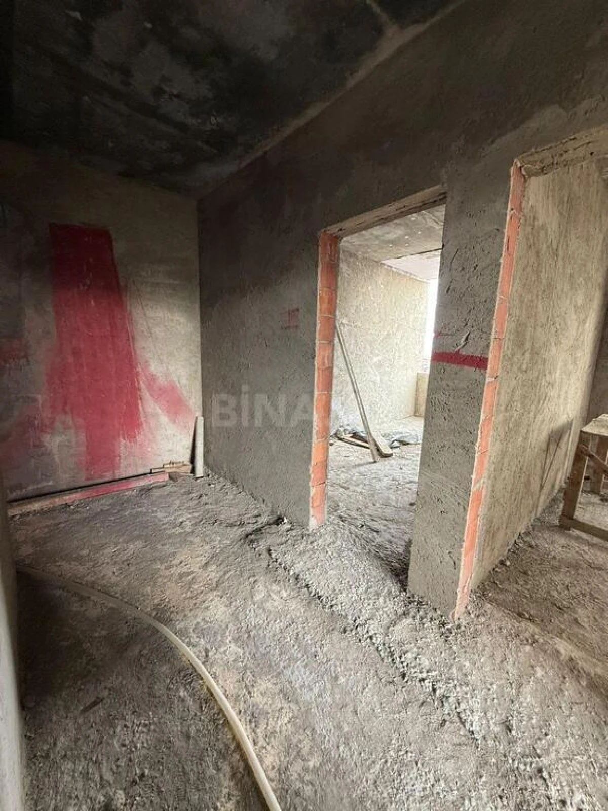 Satılır 4 otaqlı mənzil 150 m²