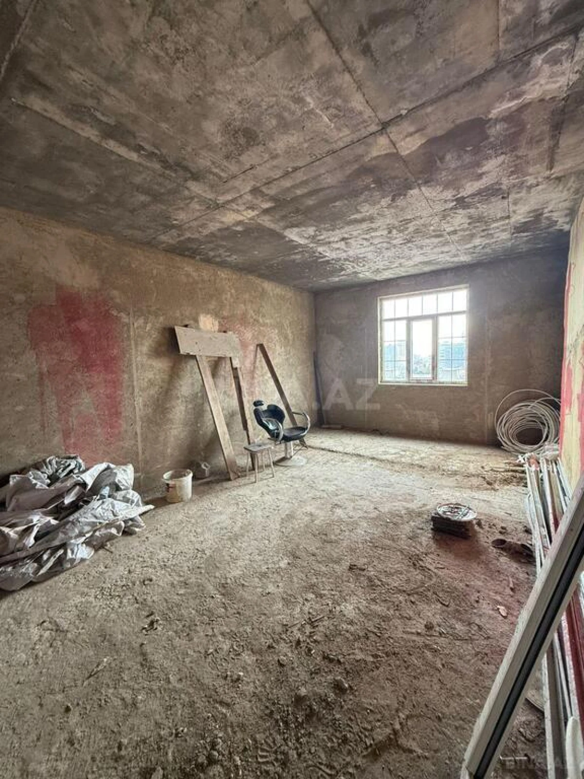 Satılır 4 otaqlı mənzil 150 m²