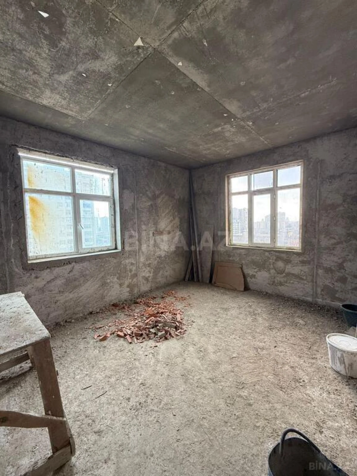 Satılır 4 otaqlı mənzil 150 m²