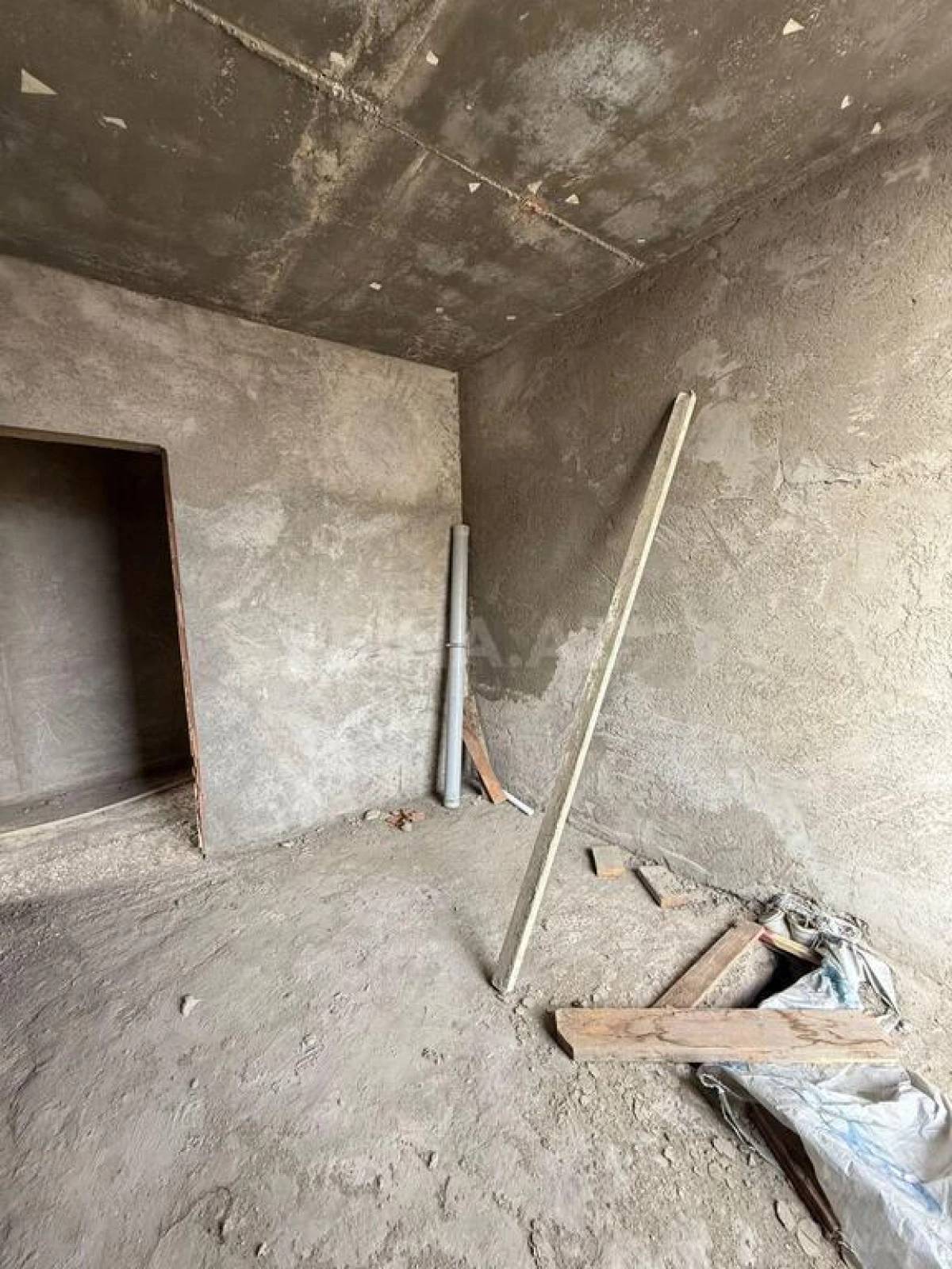 Satılır 4 otaqlı mənzil 150 m²