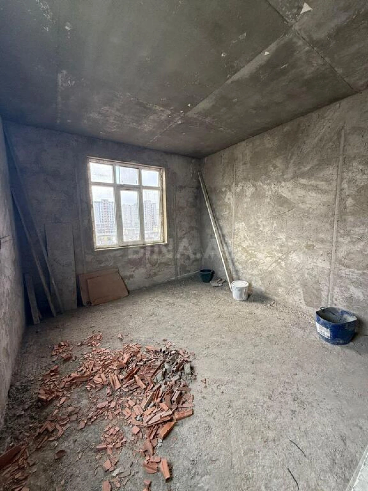 Satılır 4 otaqlı mənzil 150 m²