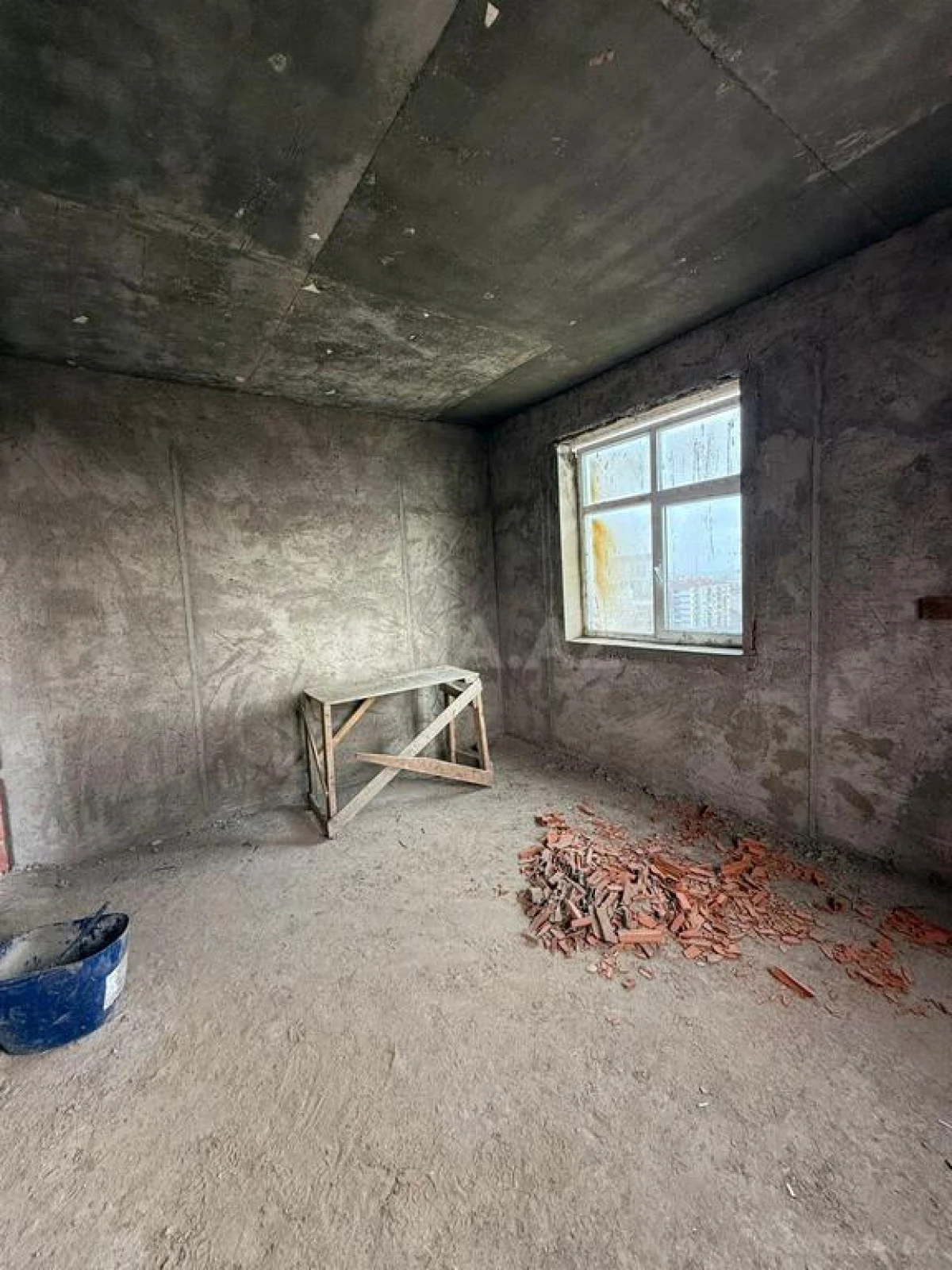 Satılır 4 otaqlı mənzil 150 m²