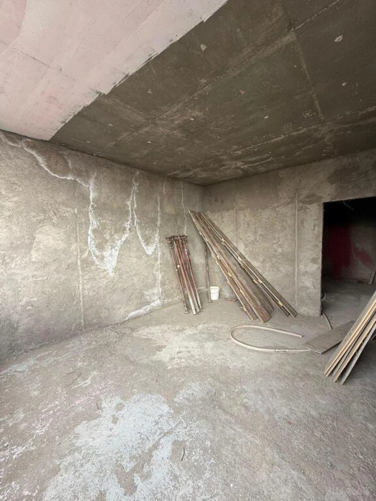 Satılır 4 otaqlı mənzil 150 m²