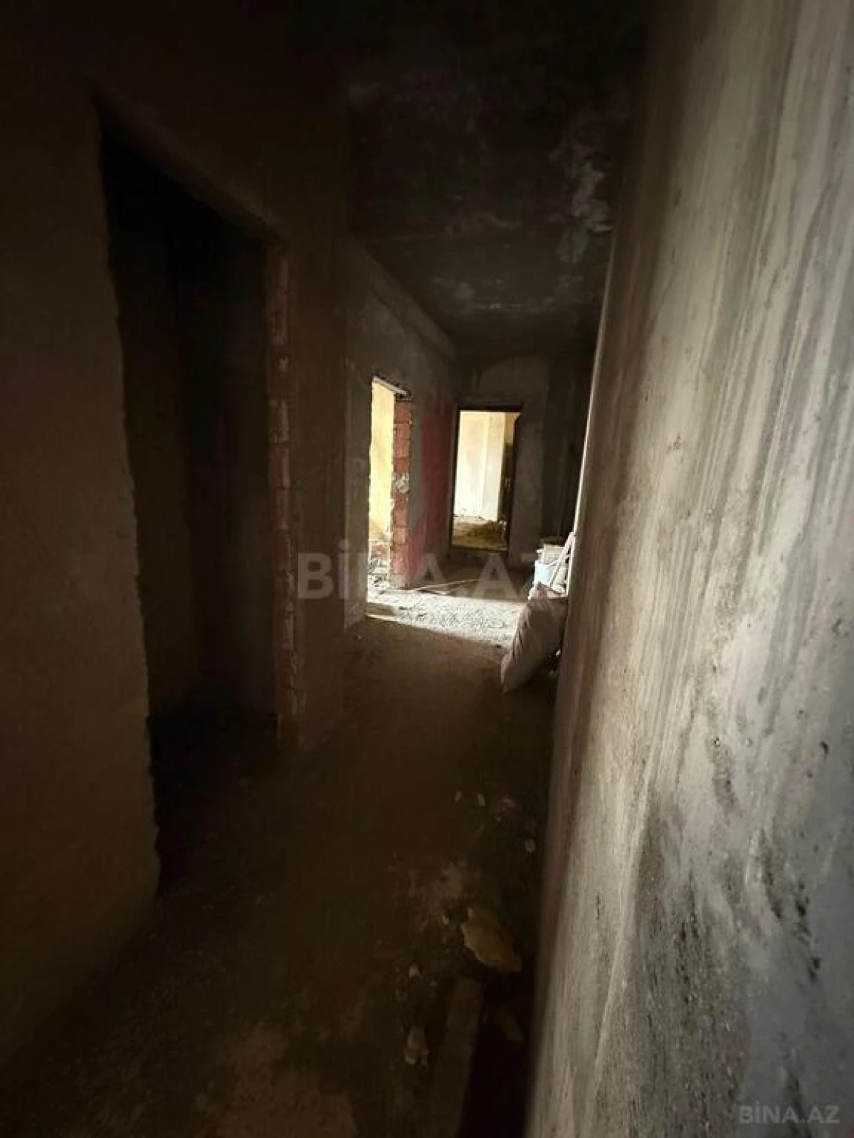 Satılır 4 otaqlı mənzil 150 m²