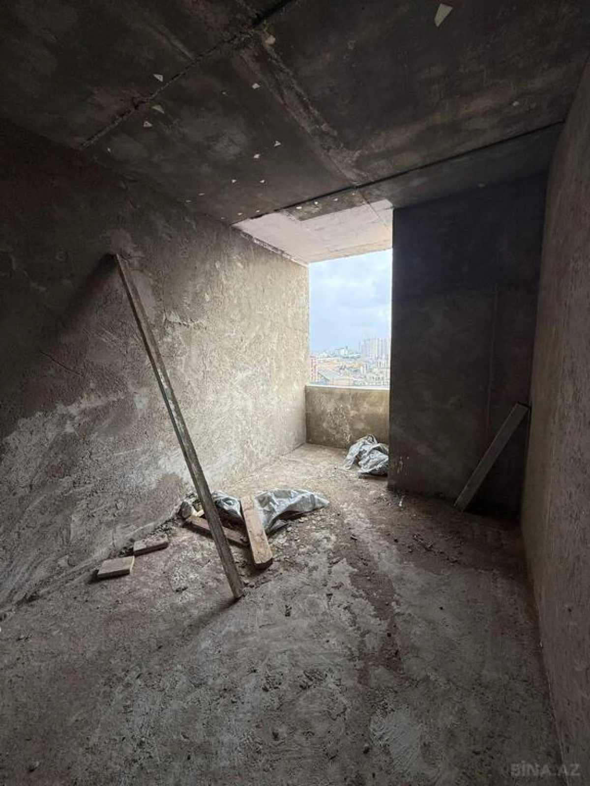 Satılır 4 otaqlı mənzil 150 m²