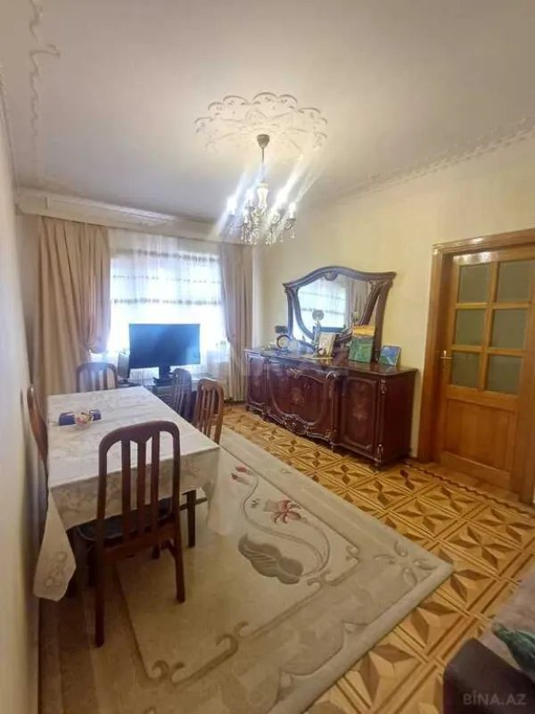 Satılır 5 otaqlı mənzil 115 m²