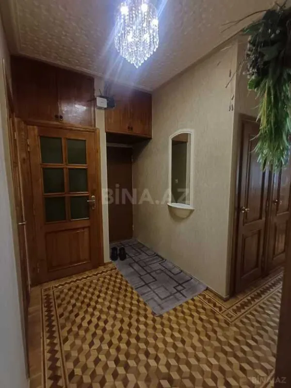 Satılır 5 otaqlı mənzil 115 m²
