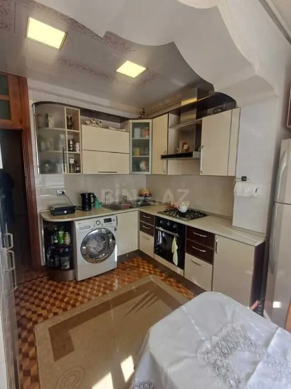 Satılır 5 otaqlı mənzil 115 m²