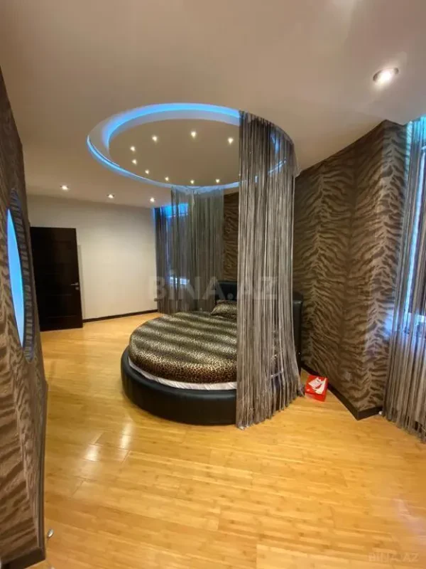 Kirayə verilir 3 otaqlı mənzil 131 m²