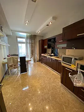 Kirayə verilir 3 otaqlı mənzil 131 m²