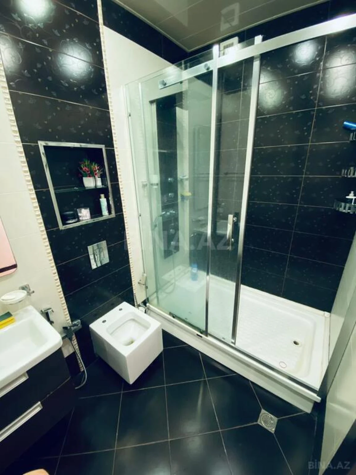 Kirayə verilir 3 otaqlı mənzil 131 m²