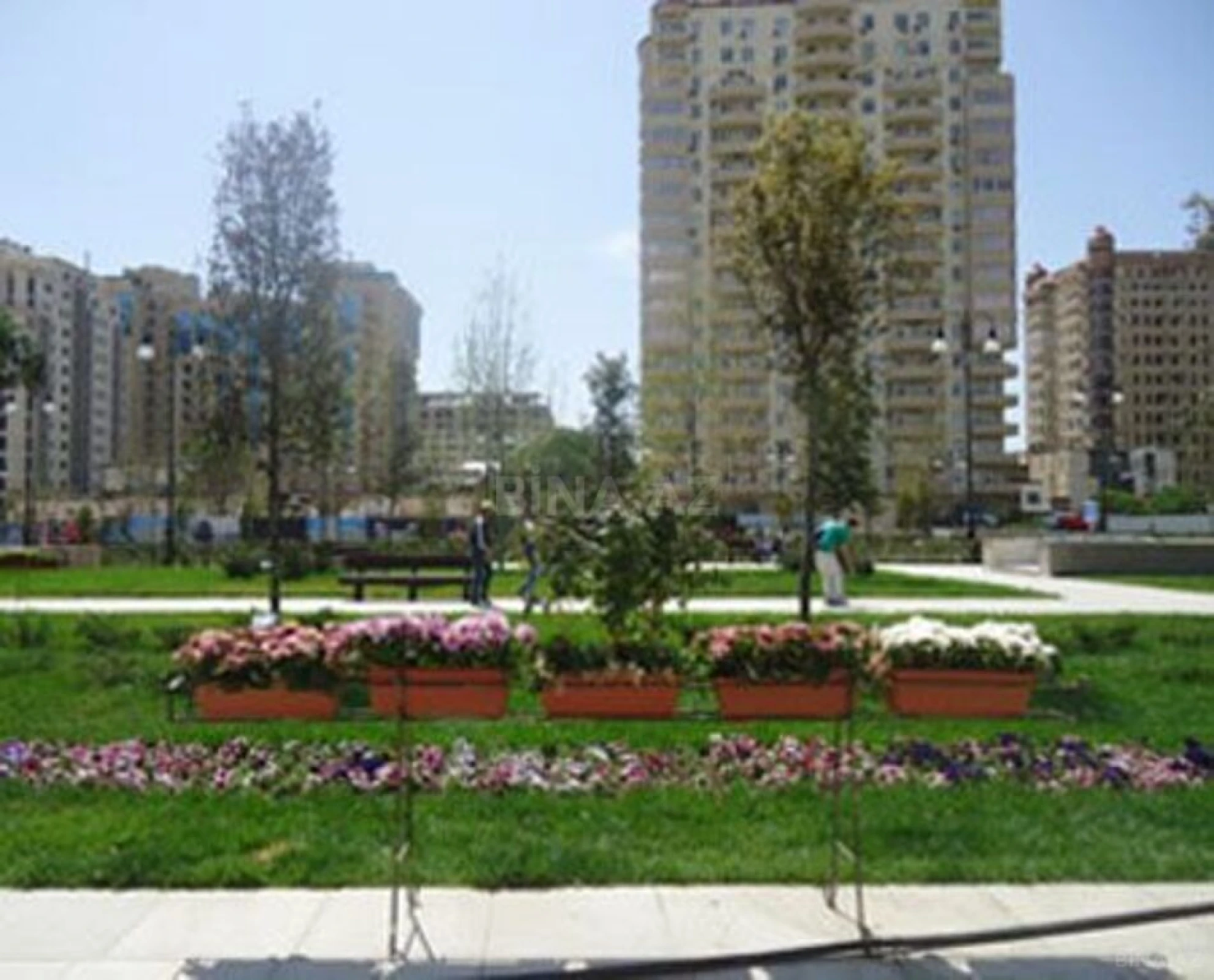 Satılır 3 otaqlı mənzil 138 m²