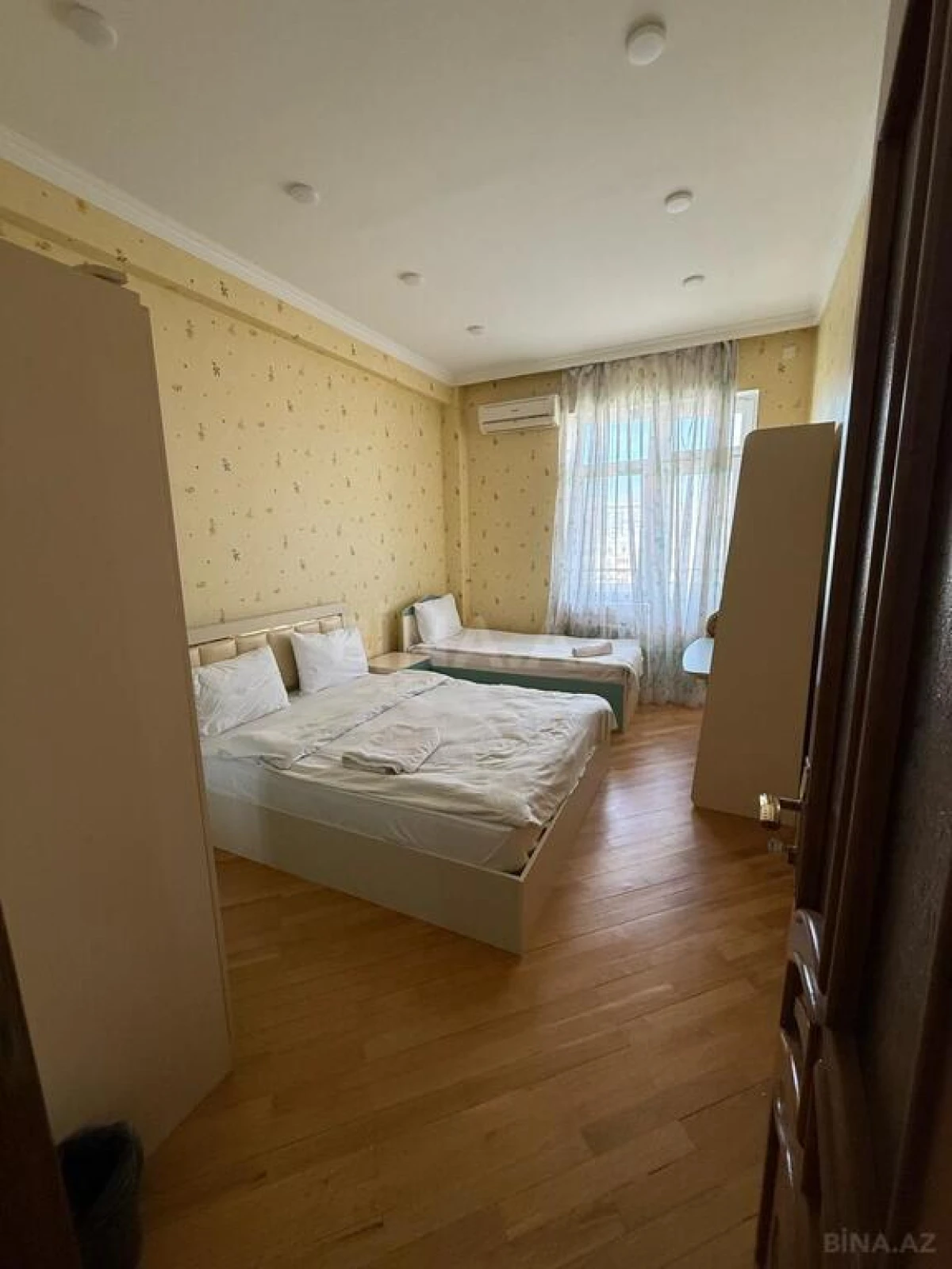 Satılır 3 otaqlı mənzil 138 m²