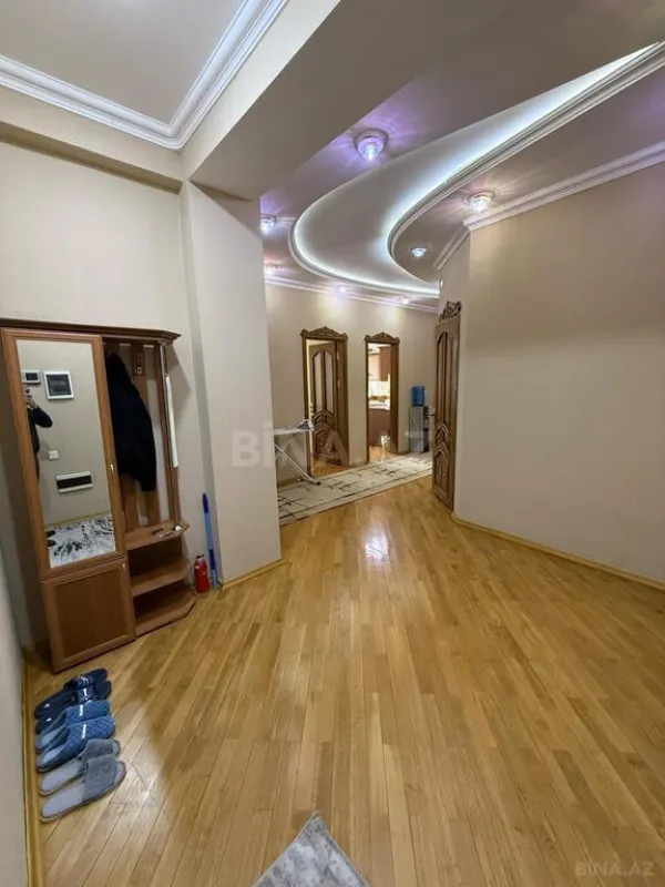 Satılır 3 otaqlı mənzil 138 m²