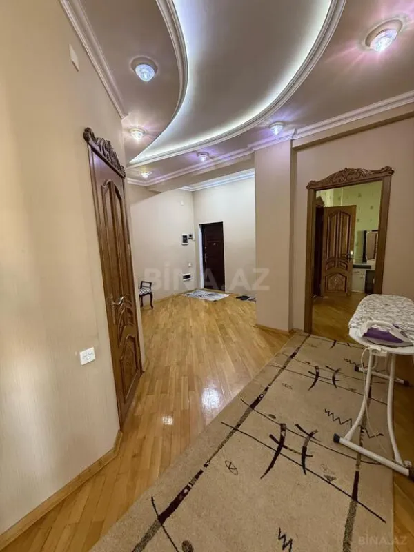 Satılır 3 otaqlı mənzil 138 m²