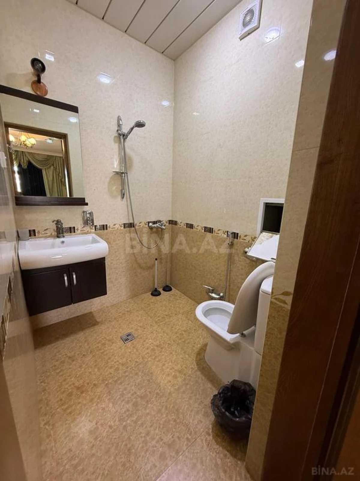 Satılır 3 otaqlı mənzil 138 m²