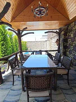 Kirayə verilir 6 otaqlı həyət evi 580 m²