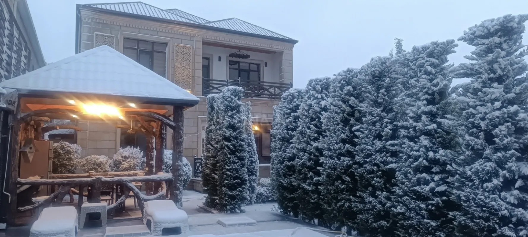 Kirayə verilir 6 otaqlı həyət evi 580 m²