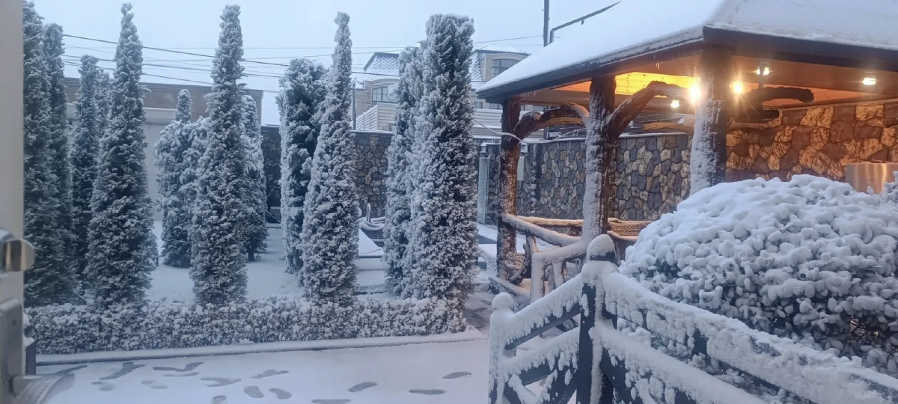 Kirayə verilir 6 otaqlı həyət evi 580 m²