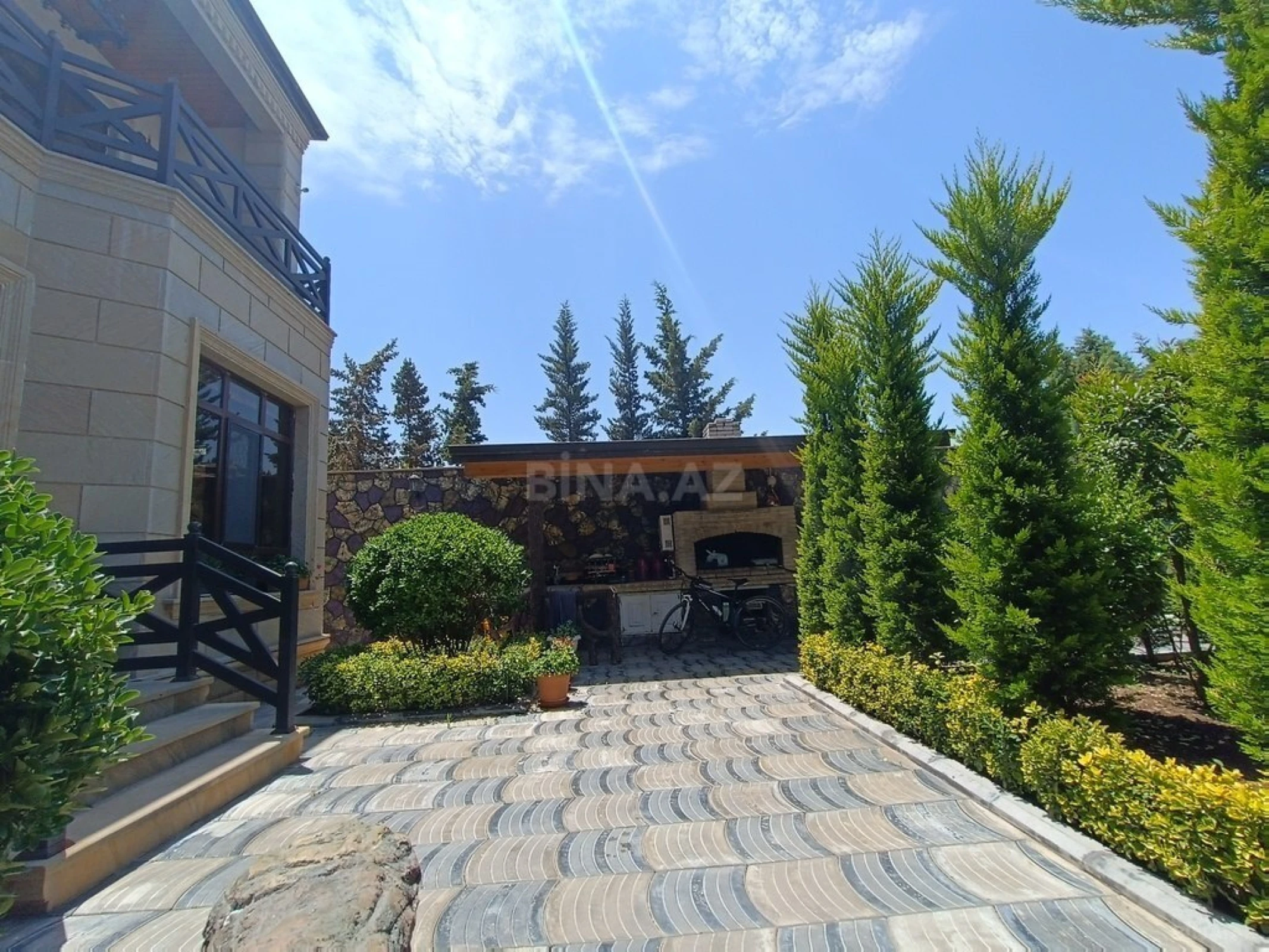 Kirayə verilir 6 otaqlı həyət evi 580 m²