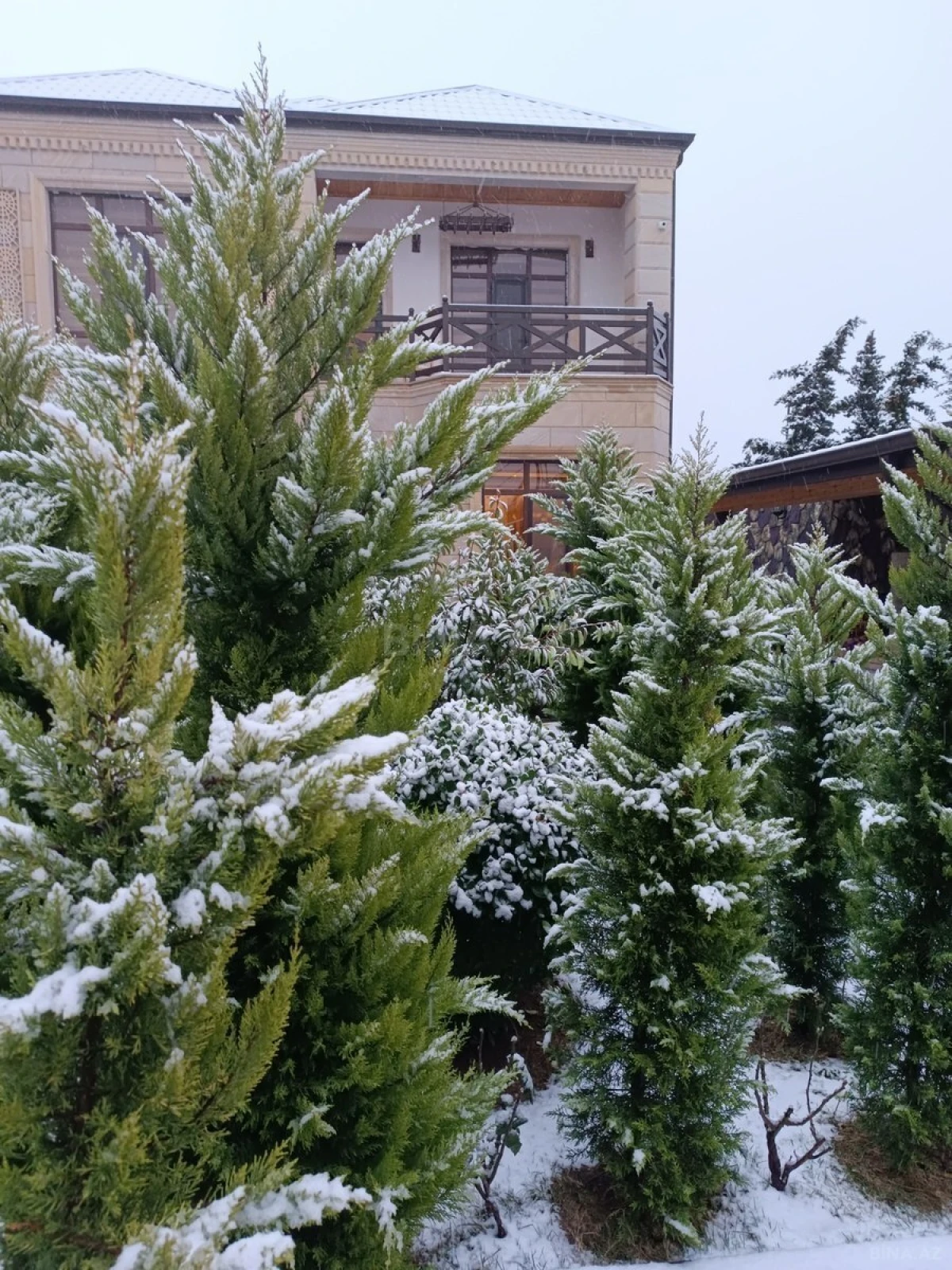 Kirayə verilir 6 otaqlı həyət evi 580 m²