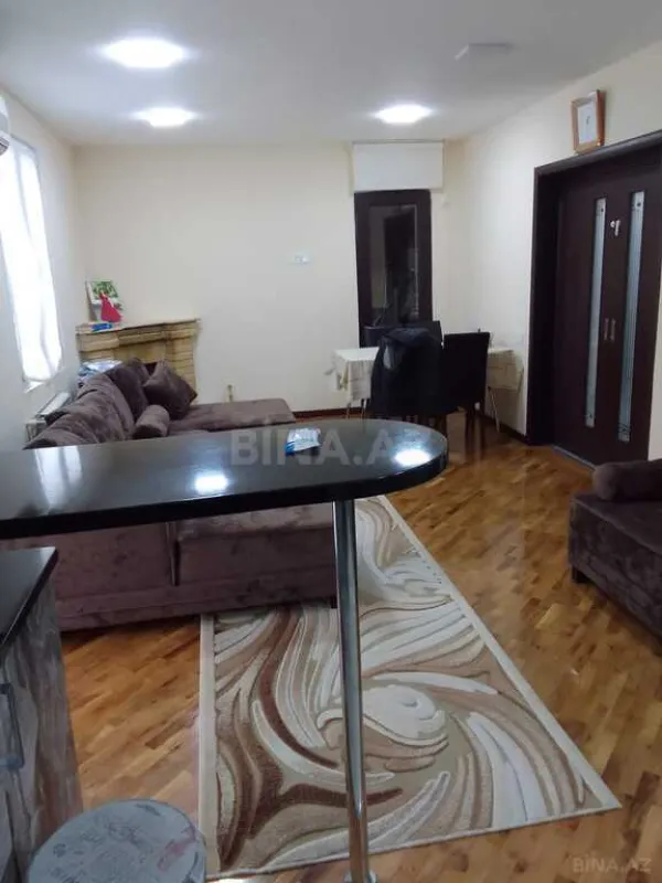Satılır 4 otaqlı mənzil 110 m²