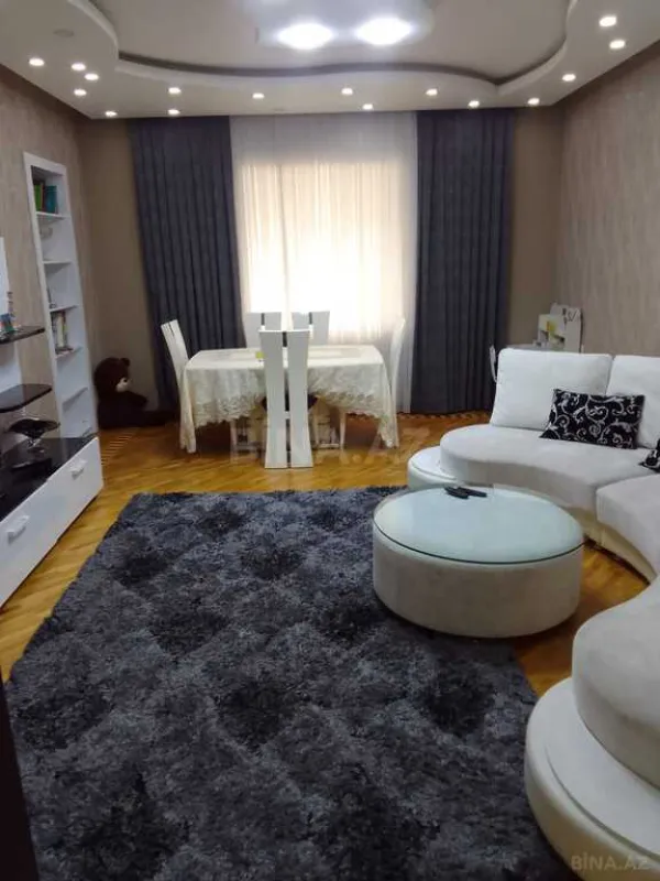 Satılır 4 otaqlı mənzil 110 m²