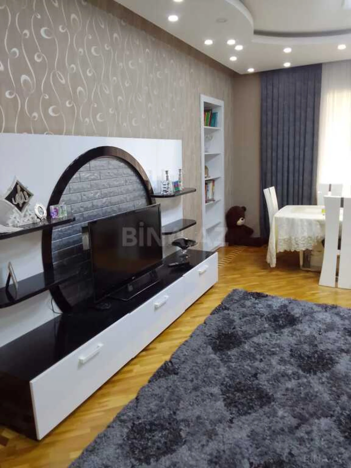 Satılır 4 otaqlı mənzil 110 m²
