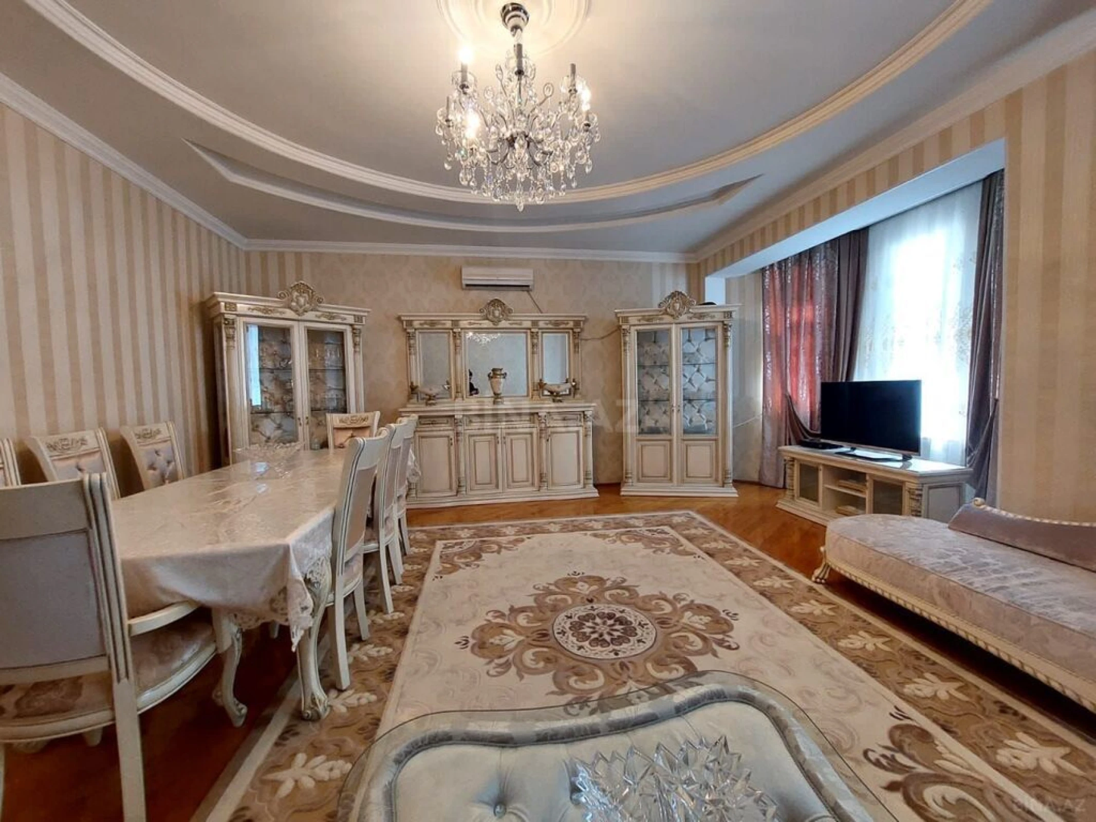 Satılır 20 otaqlı həyət evi 1600 m²