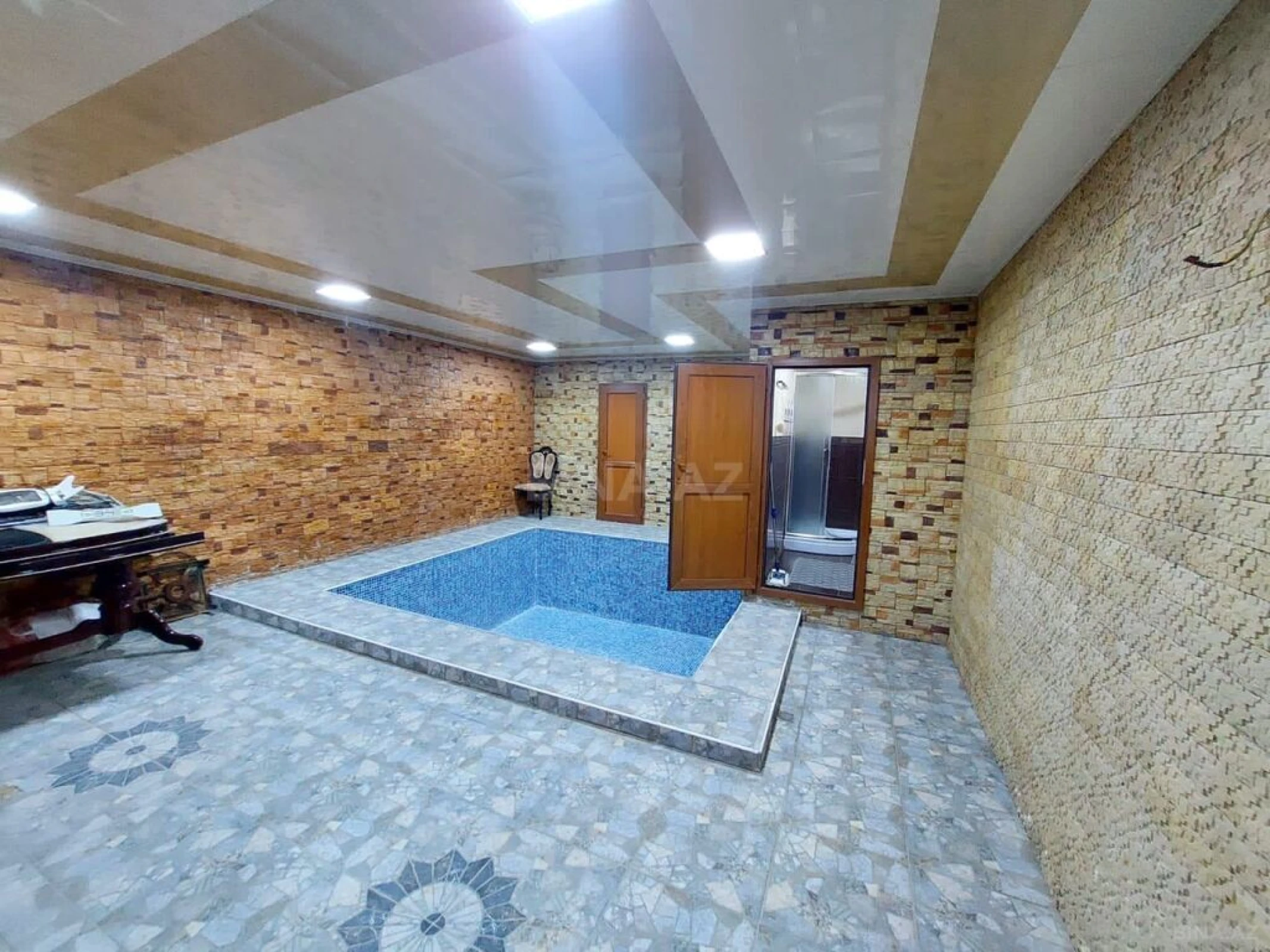 Satılır 20 otaqlı həyət evi 1600 m²