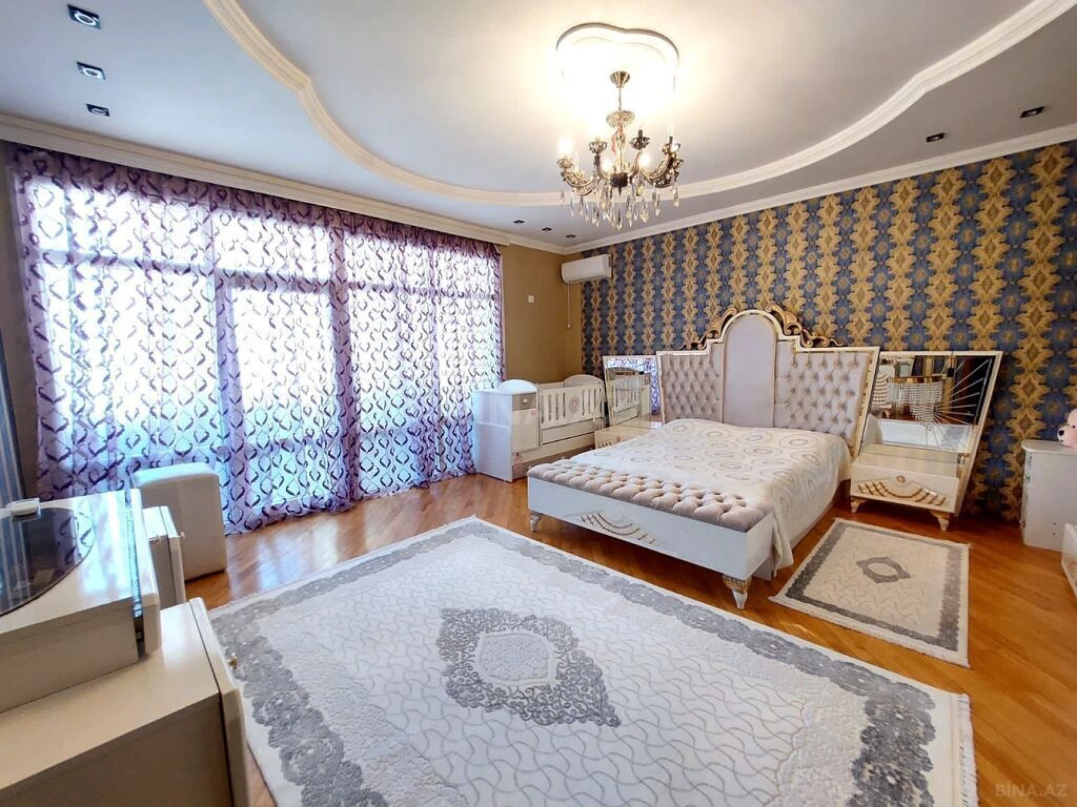 Satılır 20 otaqlı həyət evi 1600 m²