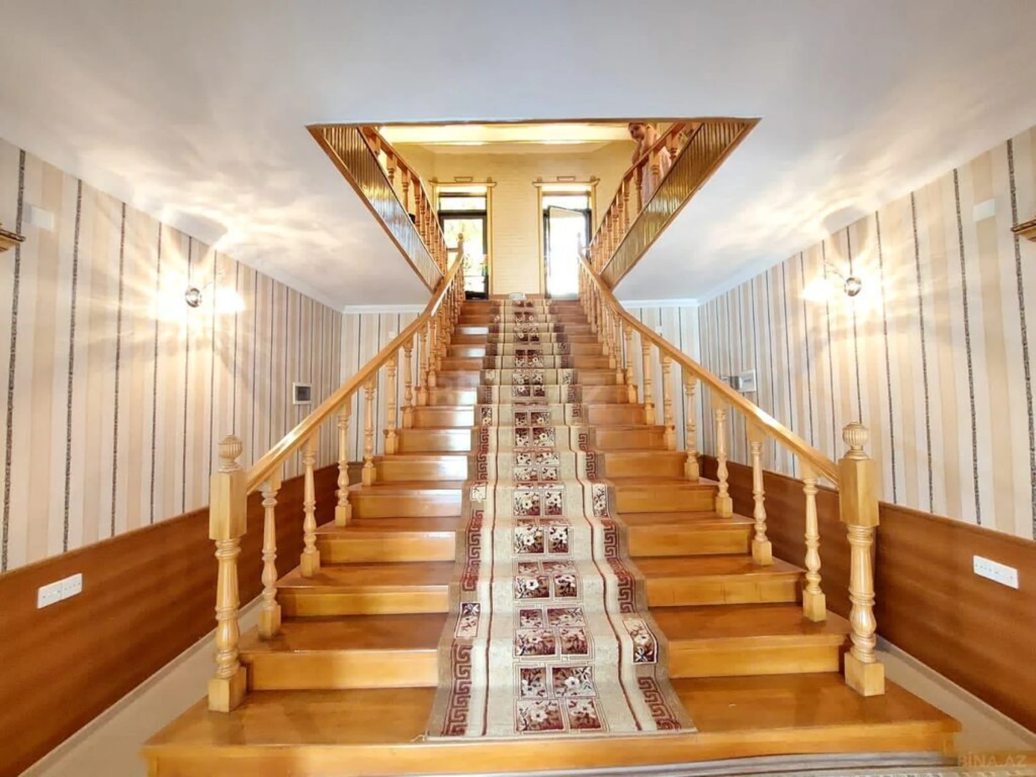 Satılır 20 otaqlı həyət evi 1600 m²