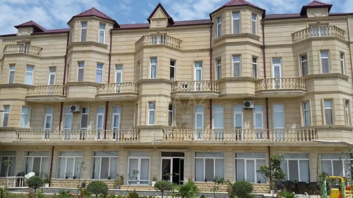 Satılır 20 otaqlı həyət evi 1600 m²